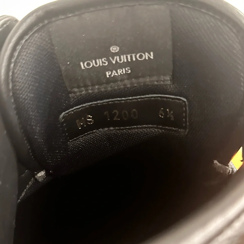 Louis Vuitton - Picture 7 of 7